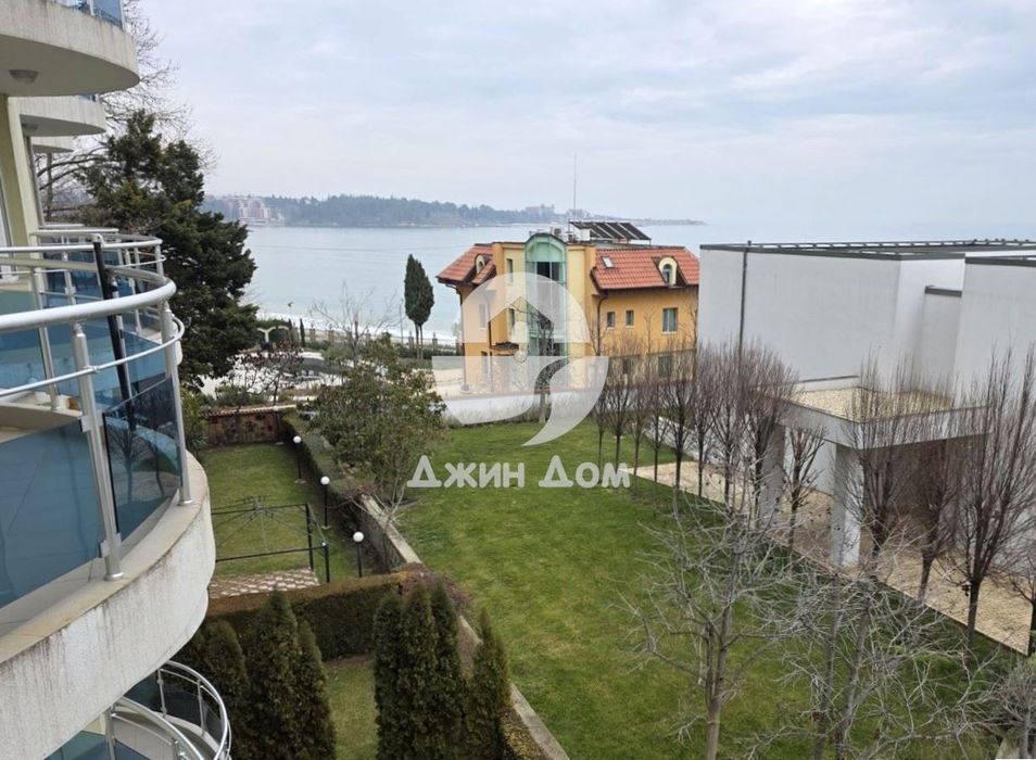 Тристаен апартамент с ГЛЕДКА МОРЕ в к-с „Оазис“, с. Равда