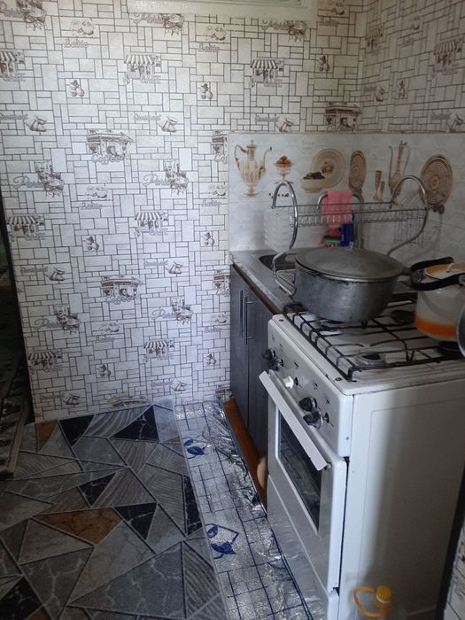 Шахар марказида 2 хонали уй сотилади