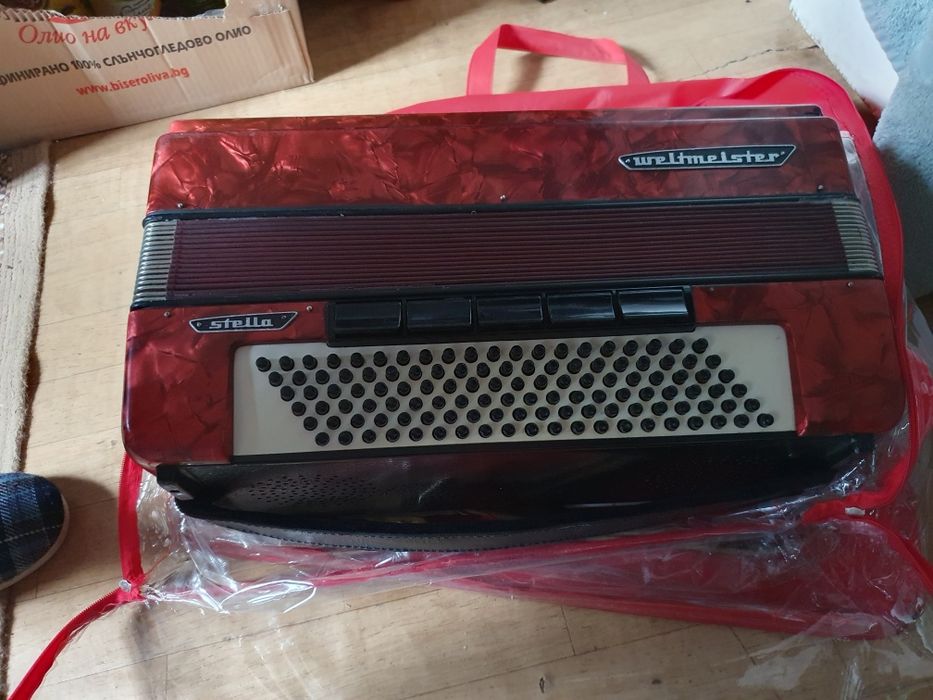 Продавам акордеон