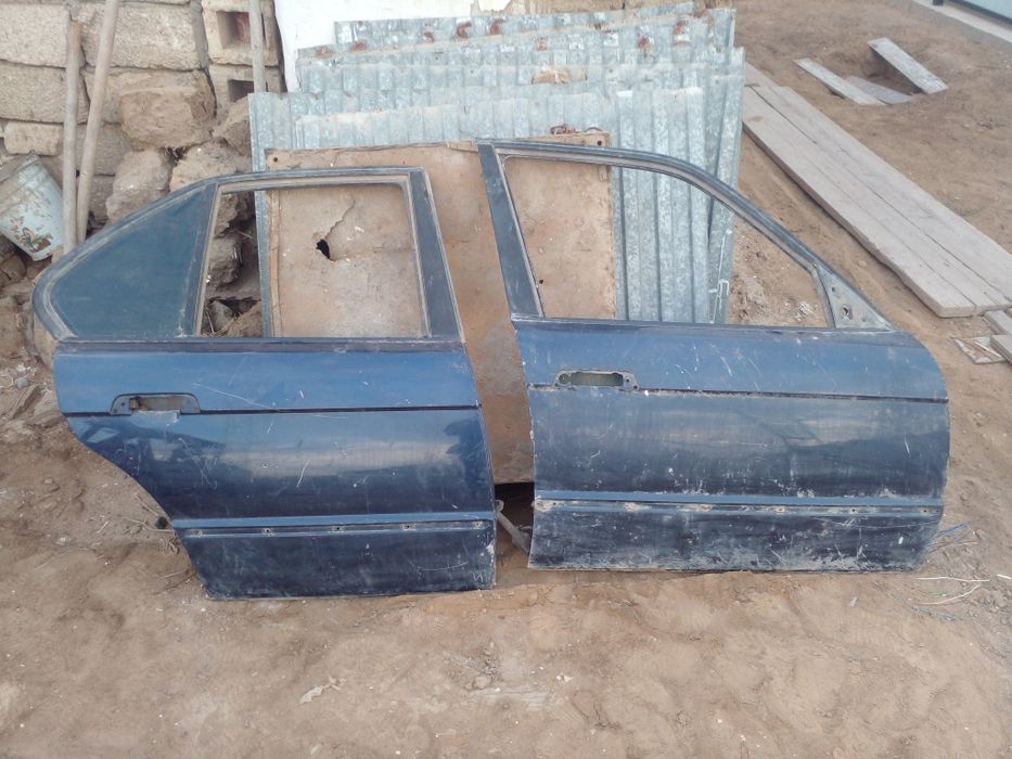 Две правые двери BMW525