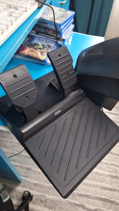 Volan PC,PS5,PS4 hori apex racing wheel încă în garanție