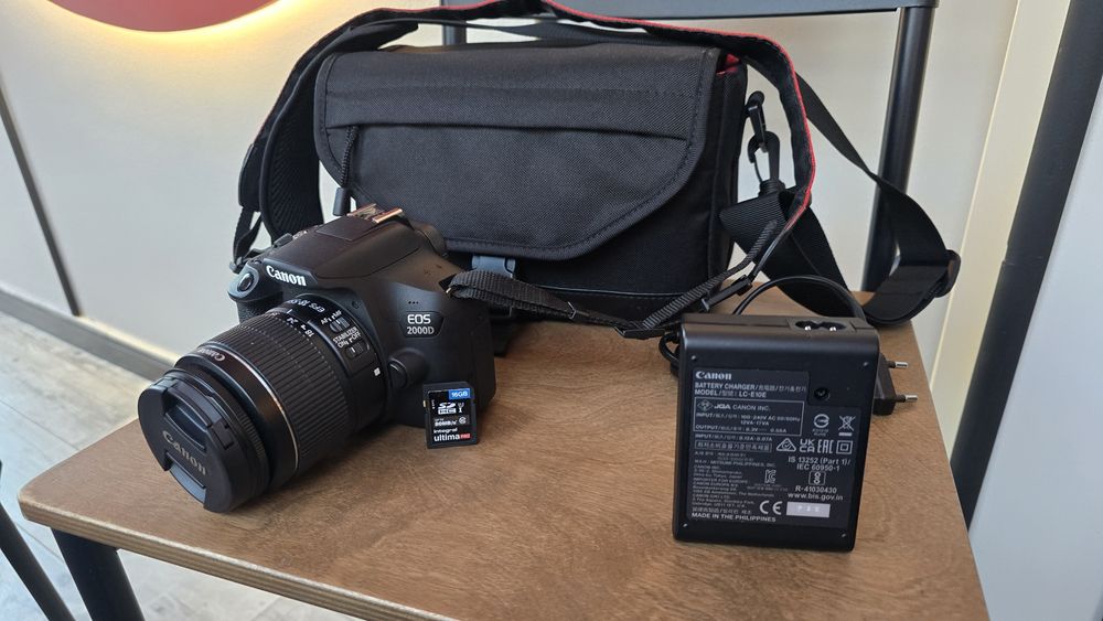 Aparat foto & video Canon EOS 2000D