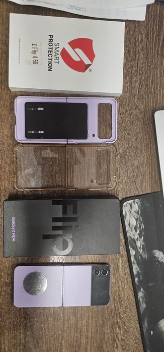 Vând Samsung Galaxy Z Flip4 (SM-F721B) - 256 GB / 8 GB RAM - IMPECABIL