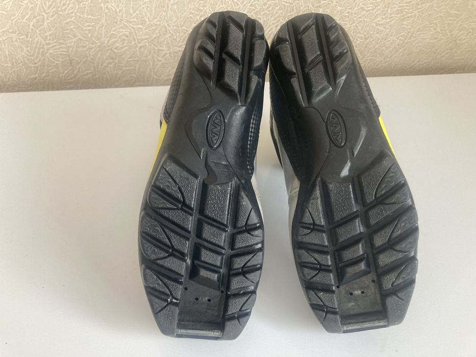 Продам классические ботинки Fischer