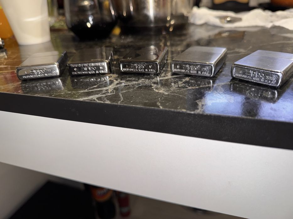 Vand 4 brichete Zippo