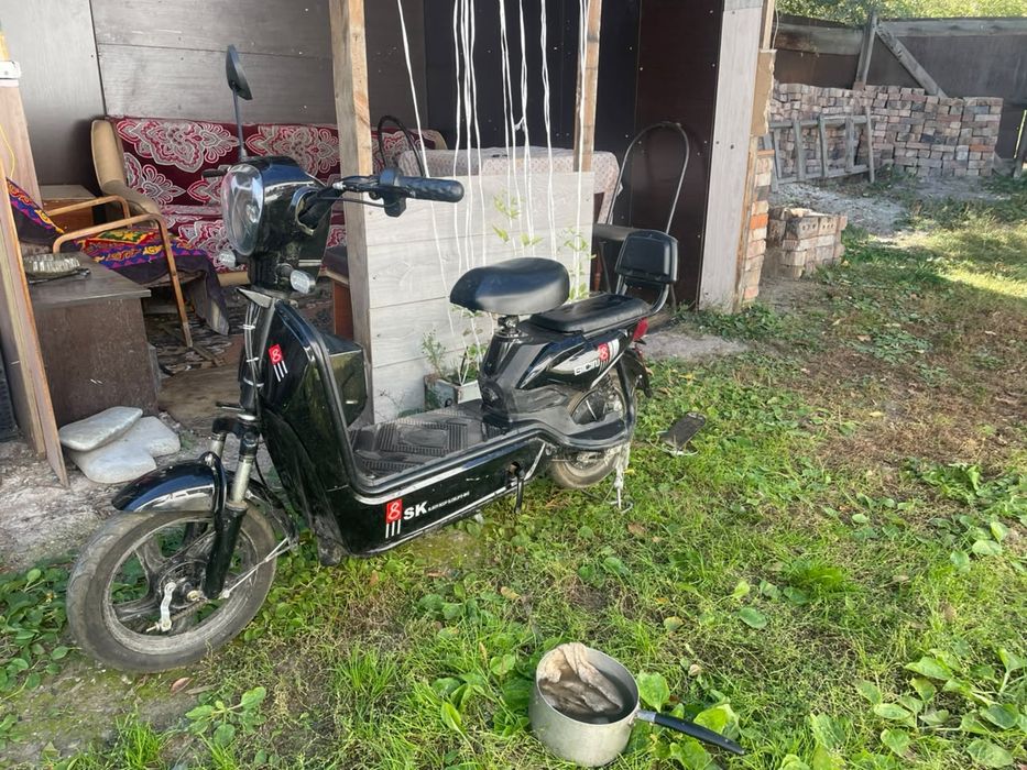 Продам скутер ск8