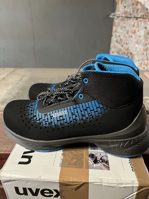 Vand bocanci protectie Uvex marimea 43