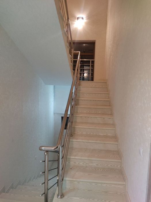 Uy sotiladi Yengi toshmi Oltin tepada