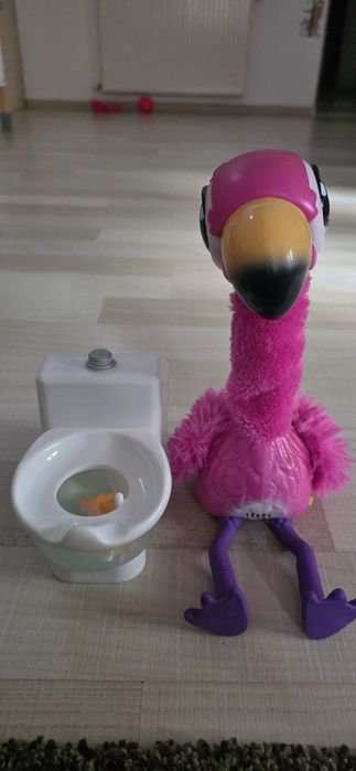 Jucarie flamingo care face caca