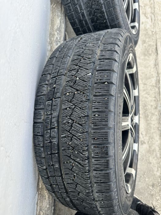 Диски с шинами на авто