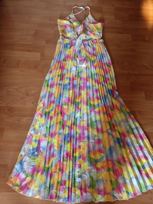 Дълга рокля с плисе