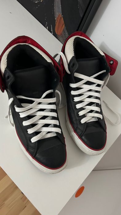 Tenesi Converse barbatesti