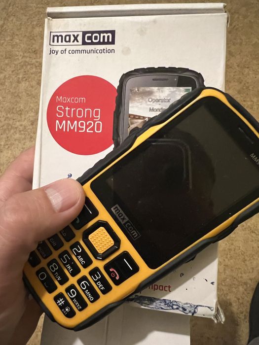 Maxcom MM920 strong