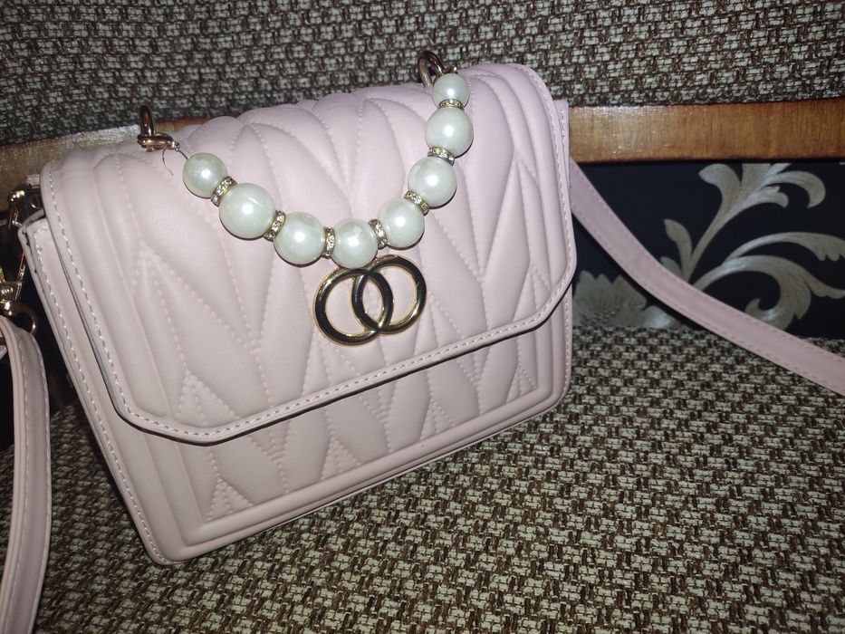 Скидка!Стильная сумка в розовом цвете с жемчугом от Pink Island