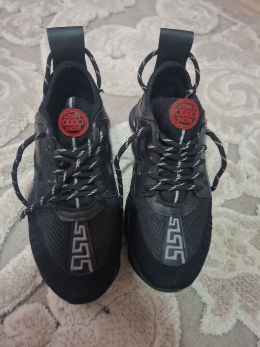 Versace chain reaction