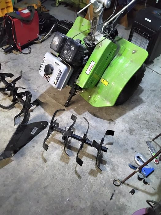 Продам мотоблок ПАХАРЬ  3 скоростной