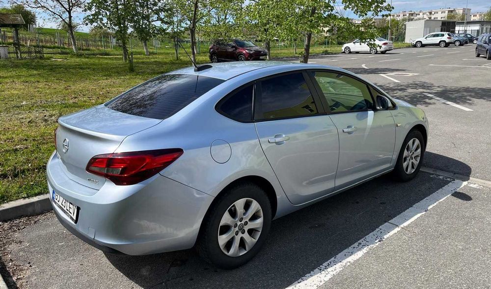 Opel Astra J, an 2017, Sedan, 1,4 l Turbo,  Benzina