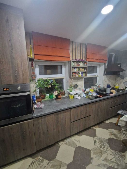 На продажу выставлен отличный,  в районе Сазда