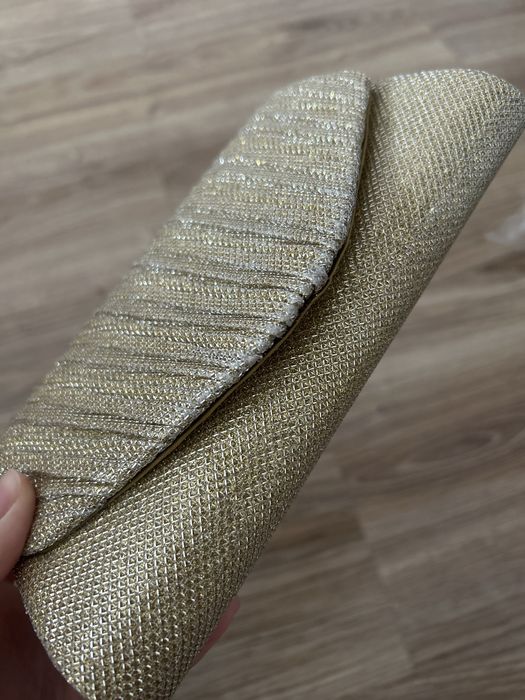 Продам клатч, в хорошем состоянии