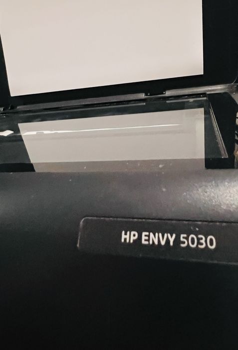 Imprimantă HP Envy 5030 – stare perfectă + cartuș negru nou