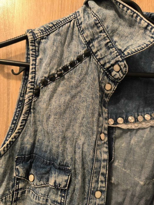 Дамски дънкови елеци с копчета в отлично състояние - 10 лв