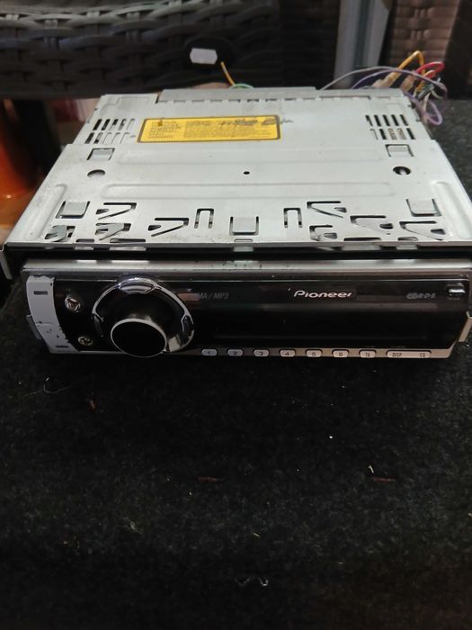 Музика за кола бас каса със стапало и сд плеар JBL