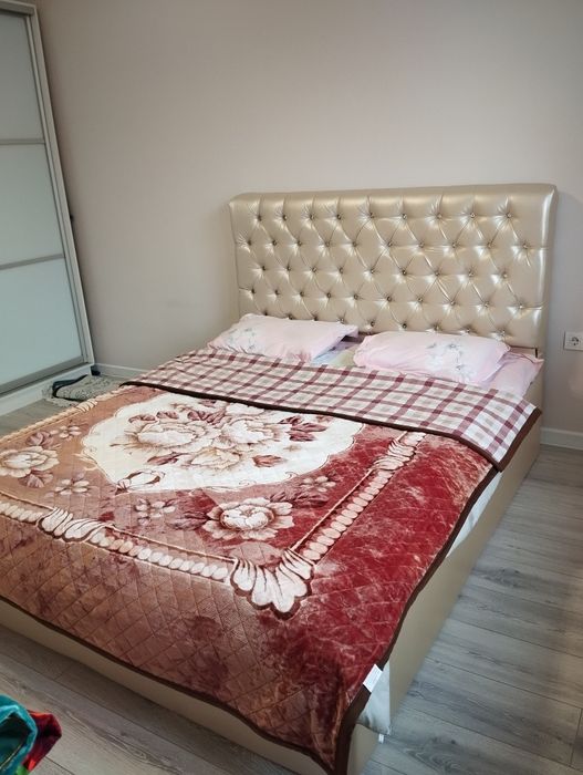 Кровать 2х спальный с матрасом