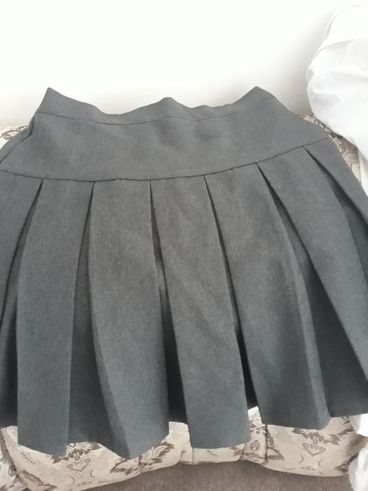 Серая юбка и белые рубашки