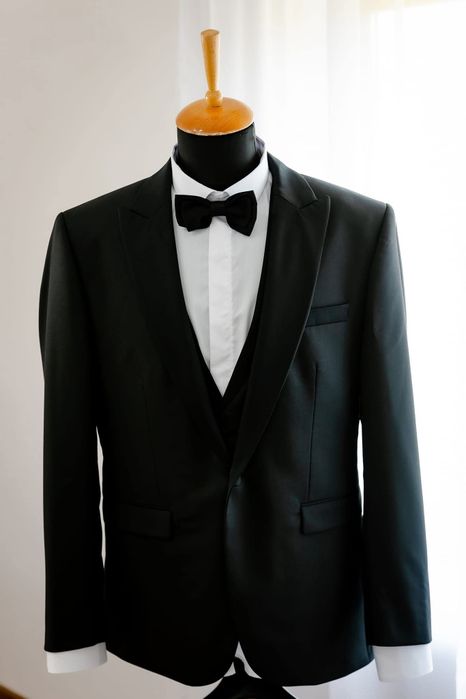 Vând costum de ginere !