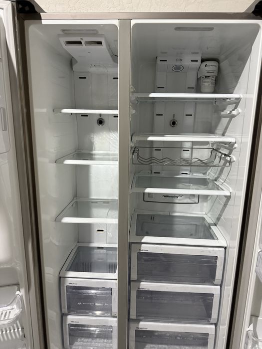 Холодилник в хорошем состояние