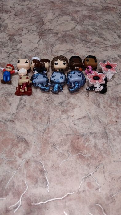 Продаю фигурки очень странные дела