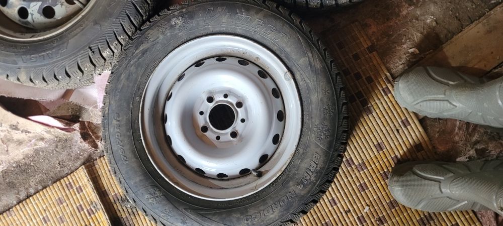 Продам зимний шины с дисками R13