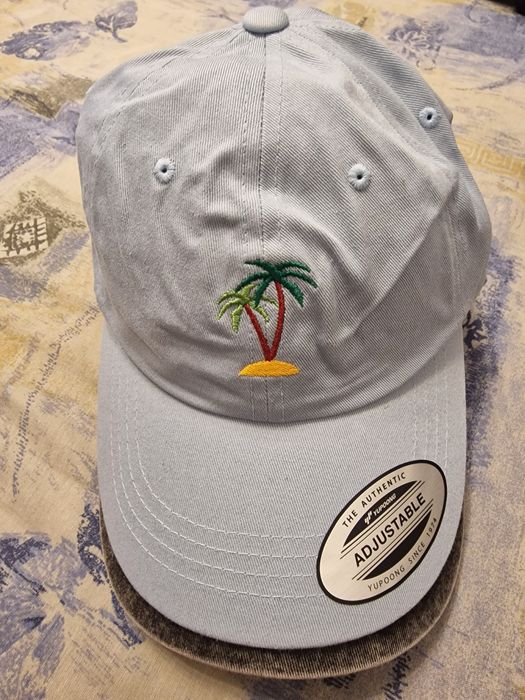 Нови шапки с козирка