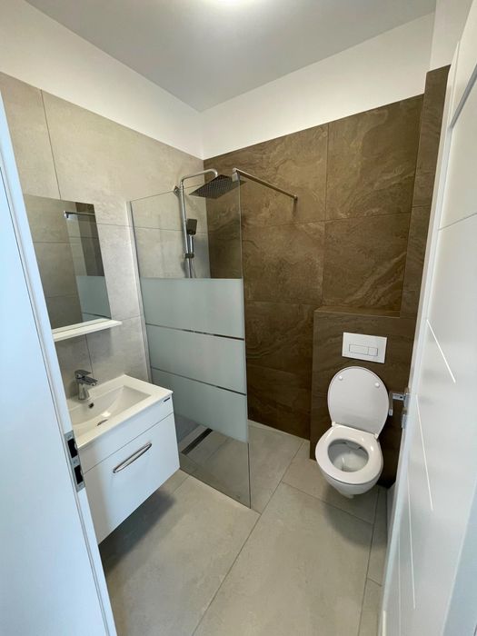 Proprietar inchiriez jumatate duplex