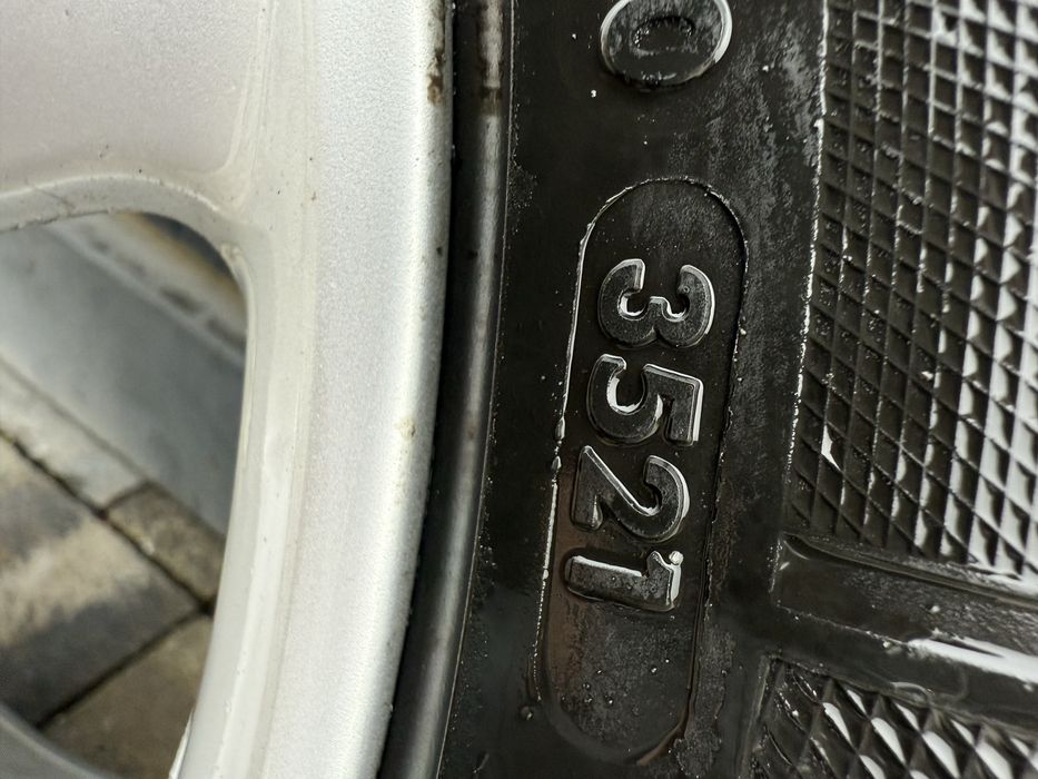 audi A4 ДОТ 21г 225/55/17 Оригинални Комплект 450лв