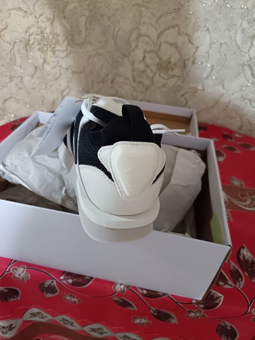 Vând adidași Reebok