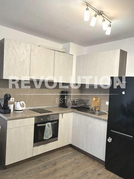 Дава се под наем Двустаен апартамент в Варна, Бриз - 65 кв.м за 847.62 € - Снимка #2