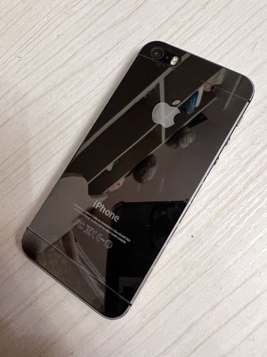 Продам IPhone 5s на запчасти