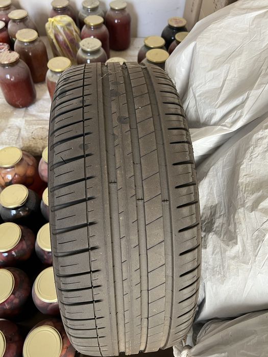 Детние шины 235/45/18