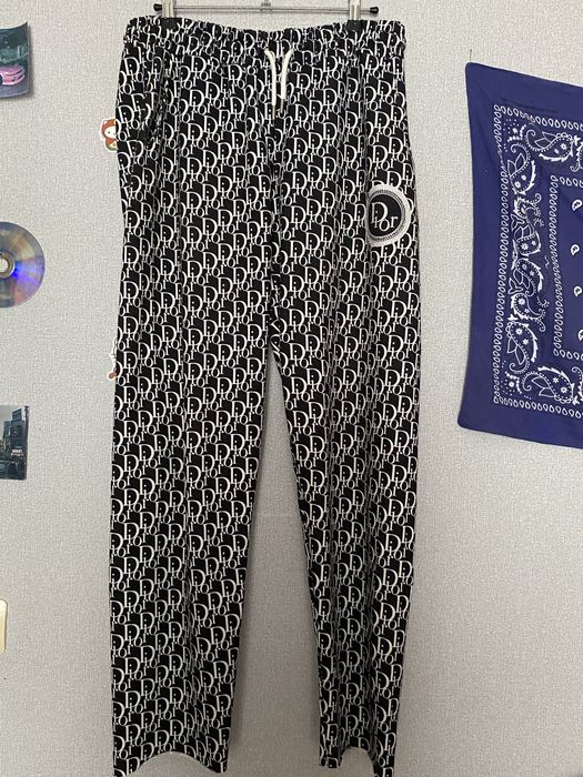 Продаю костюм Dior