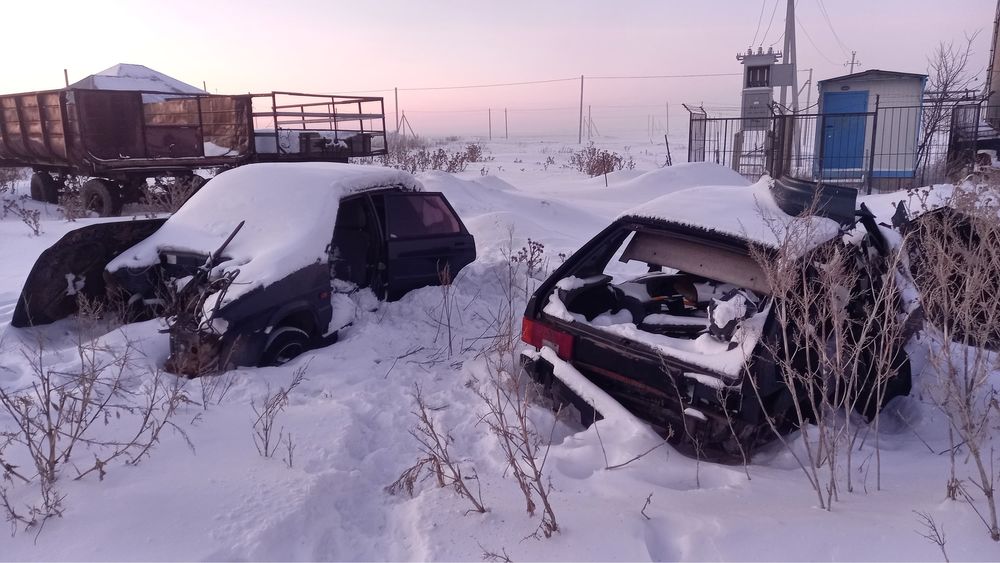 Прадаю на разбор 2114.