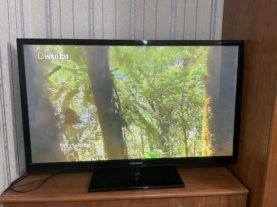 Плазменный телевизор  Samsung series 4+
