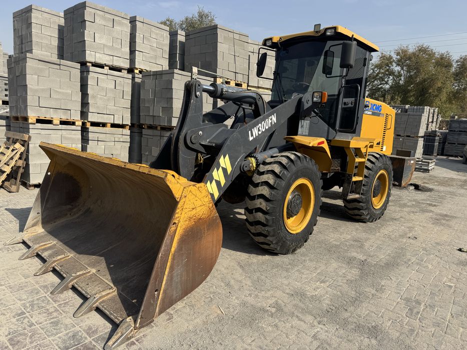 LV300 погрузчик фронтальный