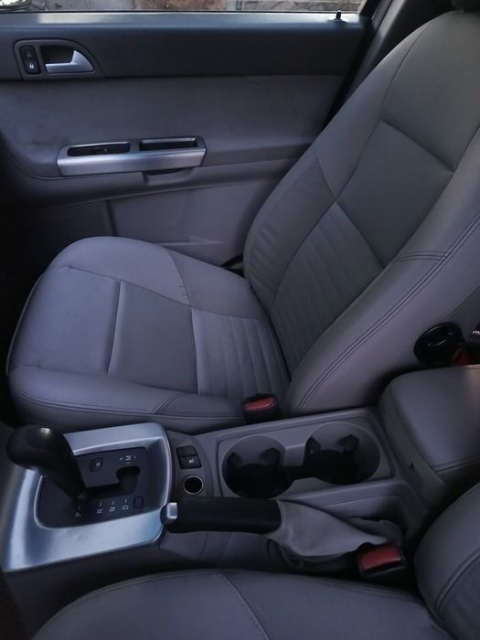 Автомобиль Volvo S40