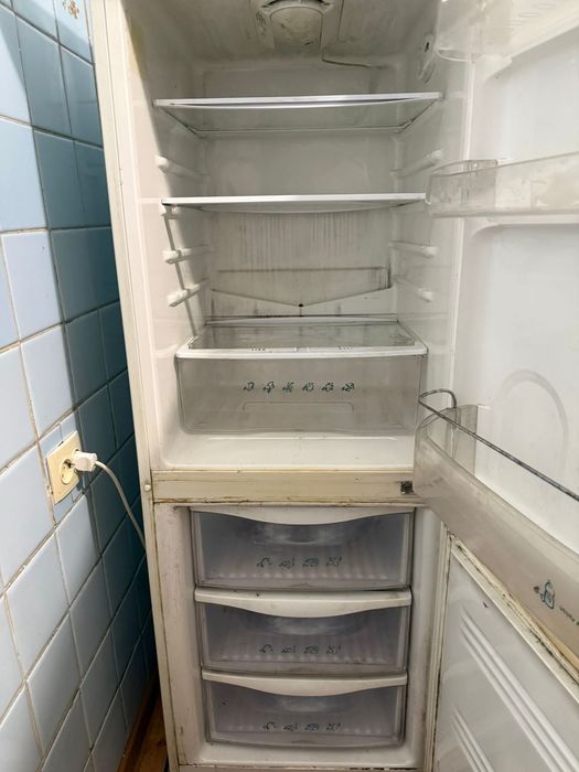 Рабочий холодильник Samsung