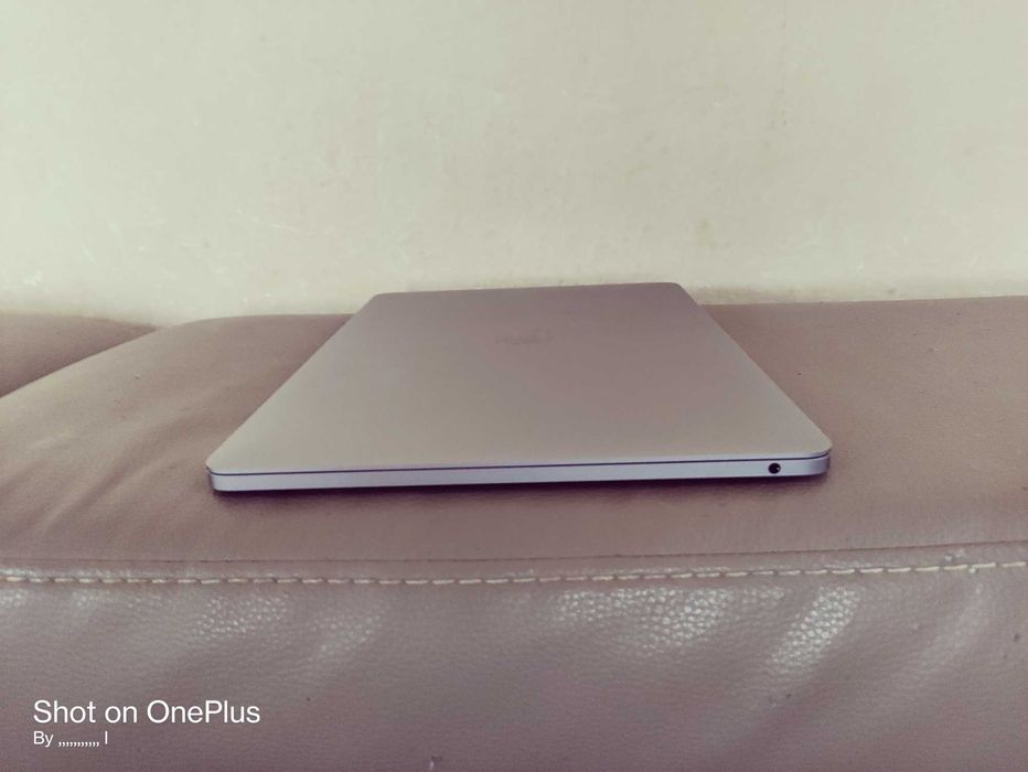 Mcbook pro 13.3 inch m2 chip 2022 с touch bar