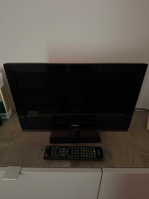 Televizor OKI Led 15,6'' auto si 220V
