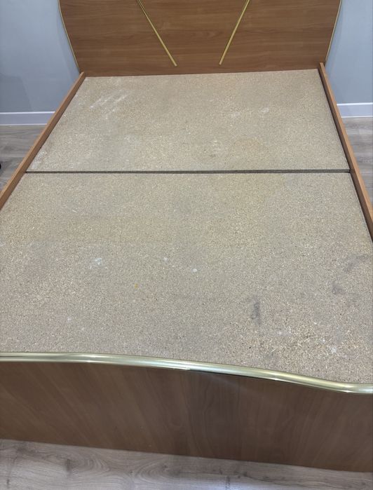 Продам двуспальную кровать