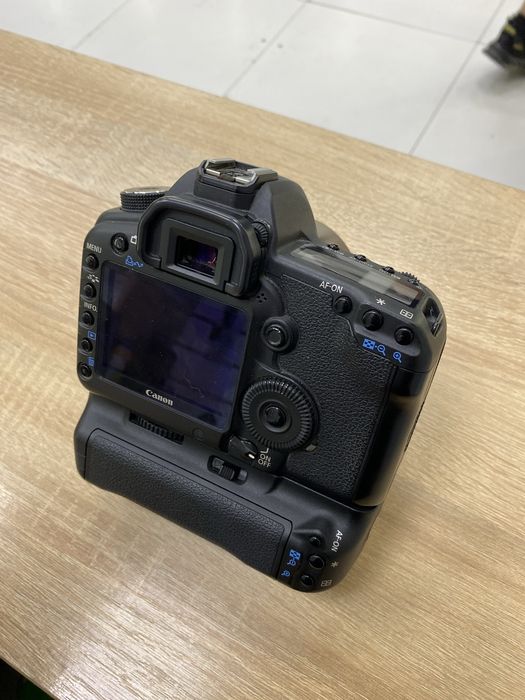 Canon EOS 5D mark 2(p25)