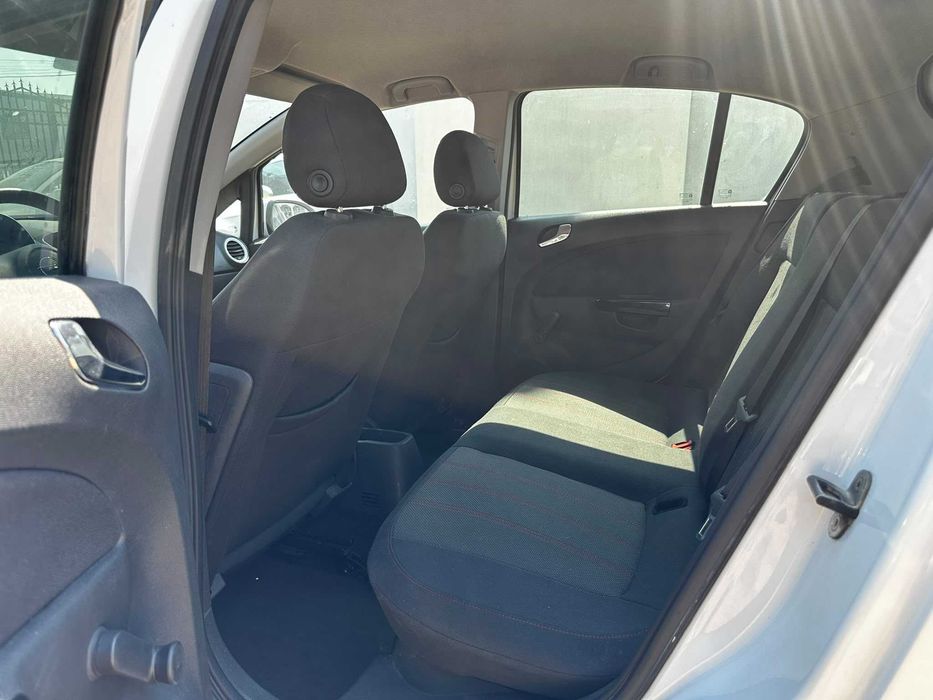 Opel CORSA 1.4 Benzina 2011